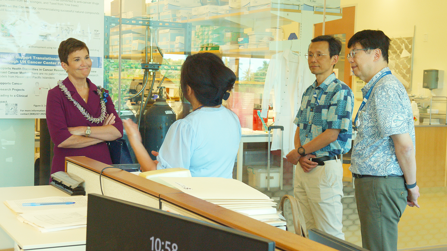 UH President Wendy Hensel touring the UH Cancer Center wet labs